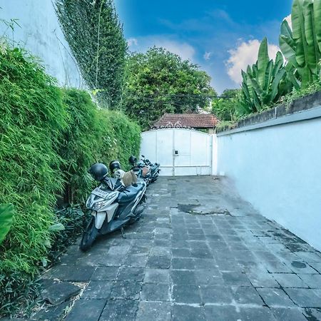 Villa Etnik Seminyak Exteriör bild