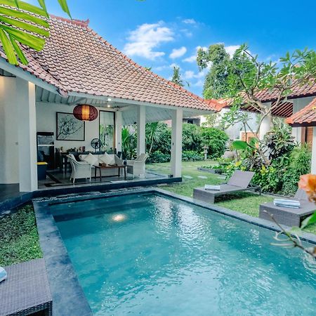 Villa Etnik Seminyak Exteriör bild