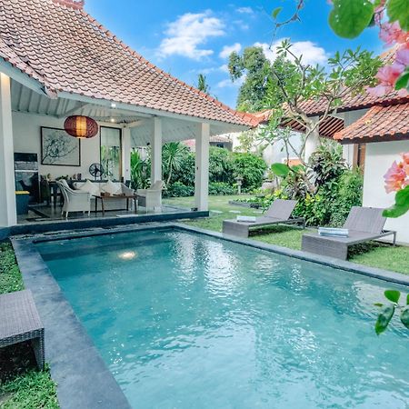 Villa Etnik Seminyak Exteriör bild