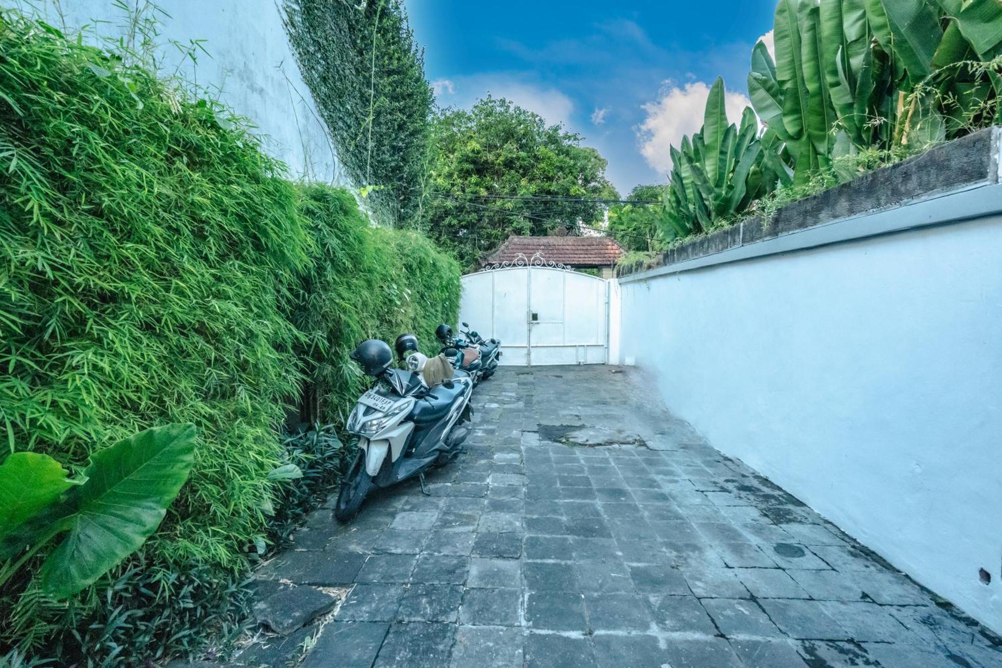 Villa Etnik Seminyak Exteriör bild