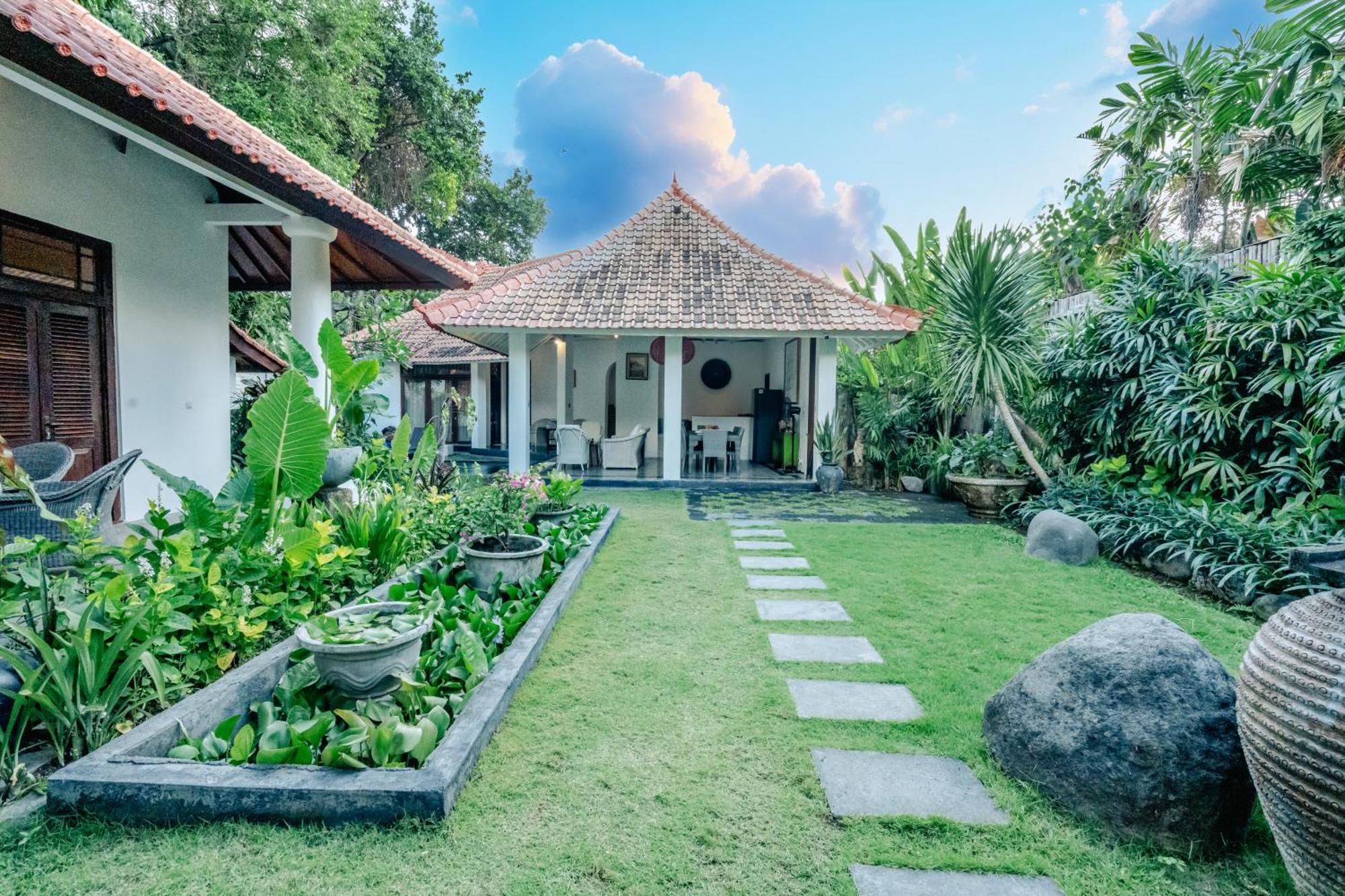 Villa Etnik Seminyak Exteriör bild
