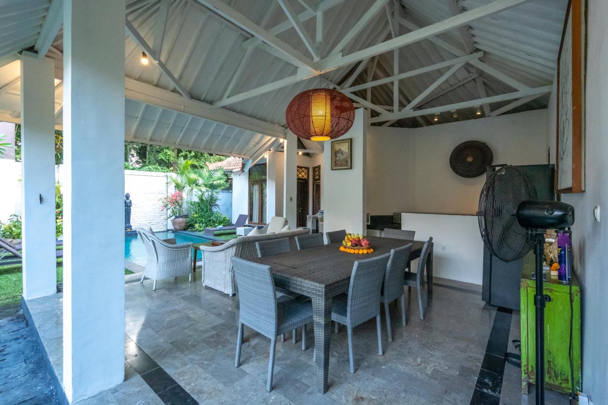 Villa Etnik Seminyak Exteriör bild